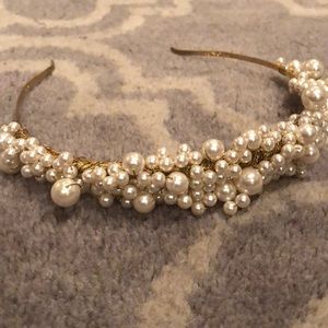 Beautiful Pearl Tiara - Bridal Fashion Jewlery